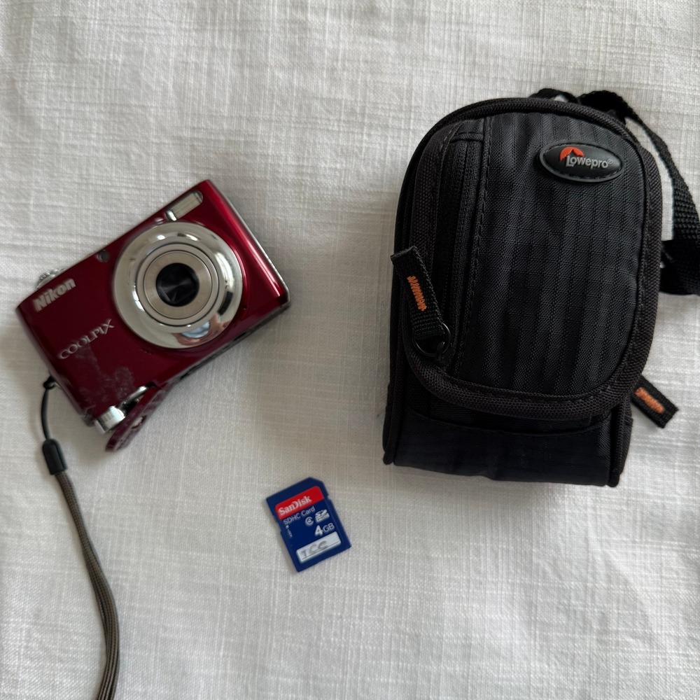 Nikon Coolpix L22 Red Digital Camera Bundle Lowepro Case 4GB SD Card AS IS